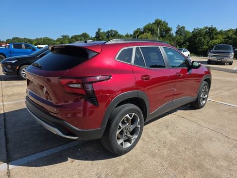 Used 2025 Chevrolet Trax LT FWD image 5