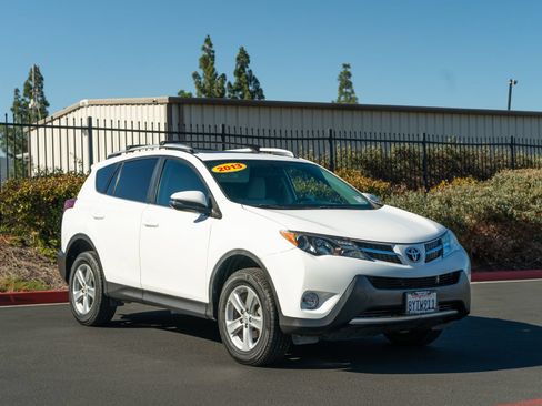 Used 2013 Toyota RAV4 XLE AWD/4WD image 3
