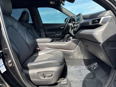 Used 2021 Toyota Highlander XSE AWD/4WD image 25