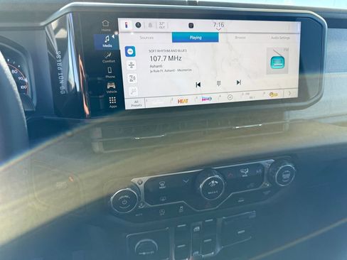 New 2026 Jeep Gladiator Sport image 17