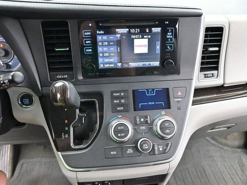 Used 2017 Toyota Sienna XLE w/ XLE Navigation Package FWD image 23