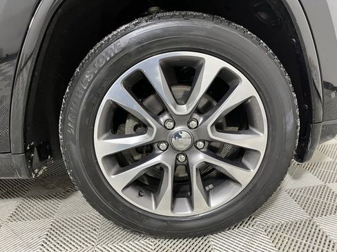 Used 2017 Jeep Grand Cherokee Overland w/ Jeep Active Safety Group image 25