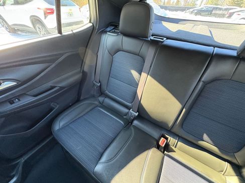 Used 2025 Buick Envista Preferred image 38