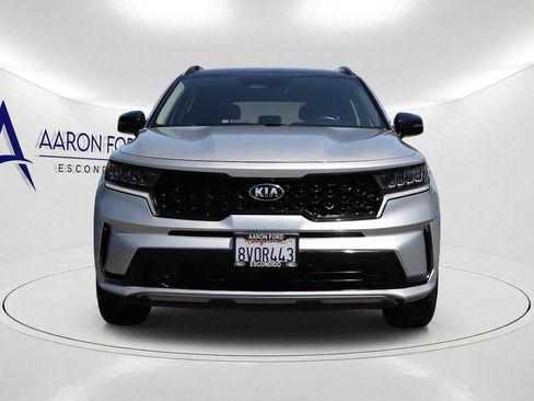Used 2021 Kia Sorento S w/ Panoramic Sunroof Package FWD image 2