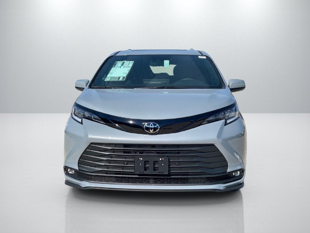 New 2026 Toyota Sienna XLE Woodland Edition AWD/4WD image 2