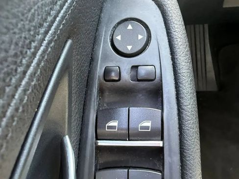 Used 2014 BMW 528i xDrive Sedan AWD/4WD image 31