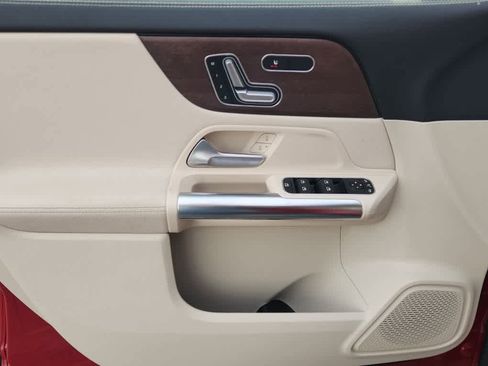 Used 2022 Mercedes-Benz GLA 250 4MATIC image 9