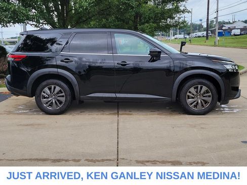 Used 2022 Nissan Pathfinder S AWD/4WD image 2