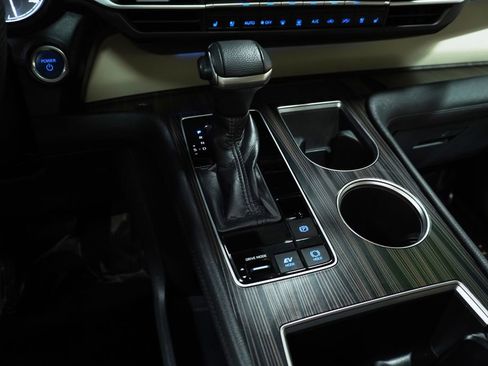 Used 2021 Toyota Sienna Limited image 26