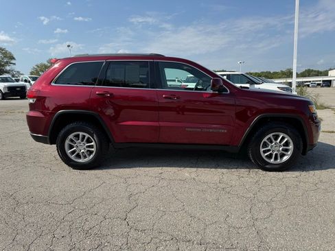 Used 2020 Jeep Grand Cherokee Laredo image 4