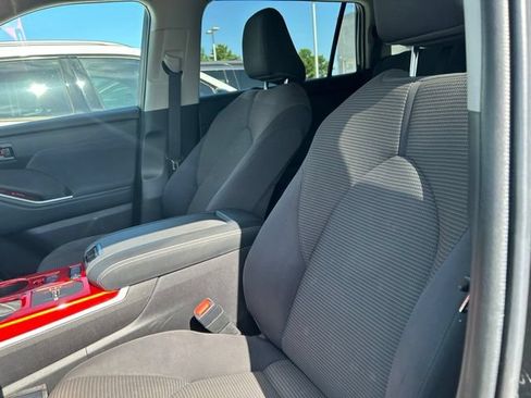 Used 2022 Toyota Highlander L FWD image 37
