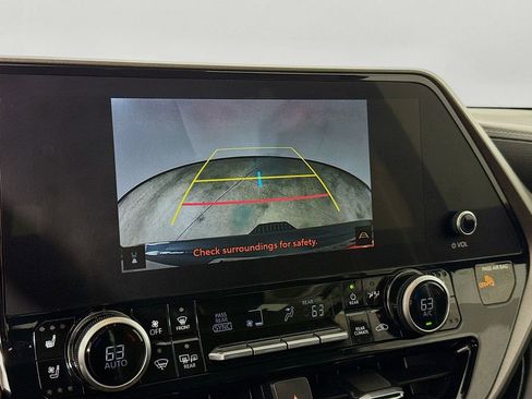 Used 2023 Toyota Highlander Limited image 15