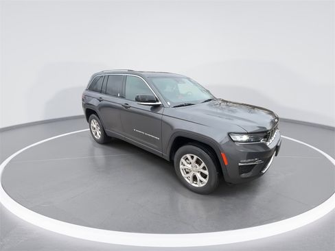 Used 2022 Jeep Grand Cherokee Limited image 2