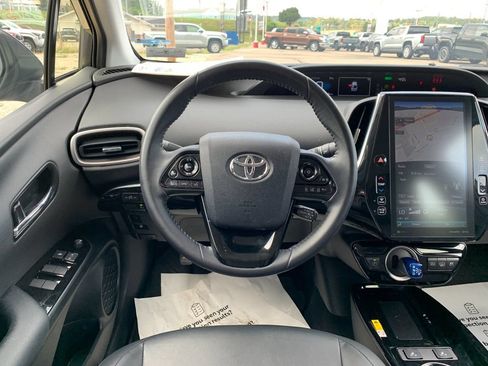 Used 2022 Toyota Prius Prime XLE FWD image 17