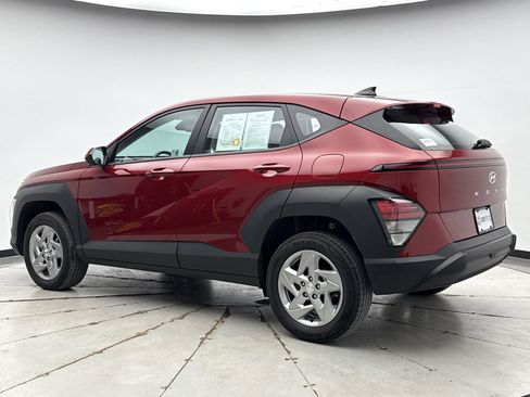 Used 2024 Hyundai Kona SE image 3