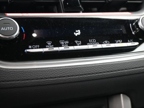 Certified 2025 Toyota Corolla Cross SE image 14