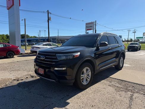 Used 2020 Ford Explorer XLT w/ Equipment Group 202A AWD/4WD image 9