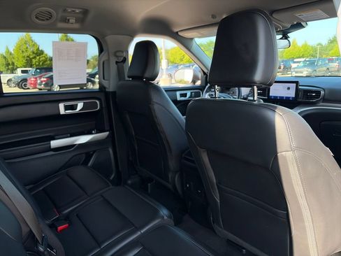 Used 2023 Ford Explorer XLT w/ Equipment Group 202A AWD/4WD image 33