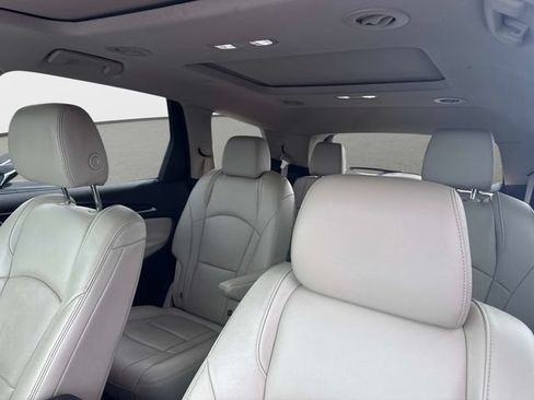 Used 2019 Buick Enclave Essence FWD image 17