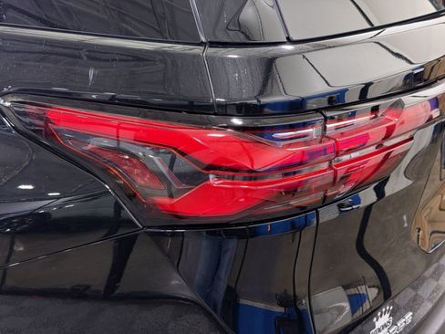 Used 2023 Chevrolet Traverse LS FWD image 18
