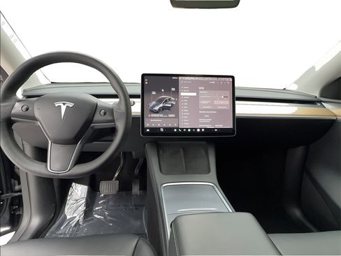 Used 2024 Tesla Model Y Long Range image 13