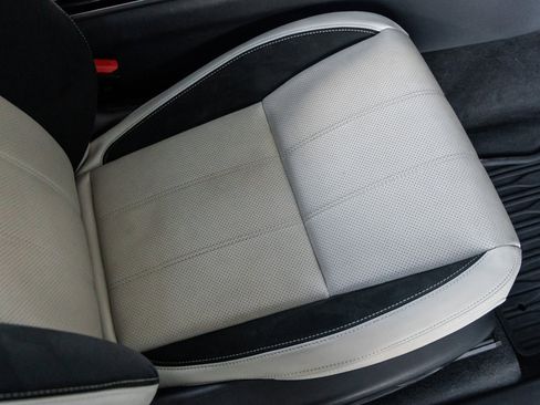 Used 2019 Land Rover Range Rover Velar S image 37