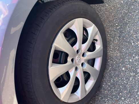 Used 2022 Toyota Corolla LE FWD image 6