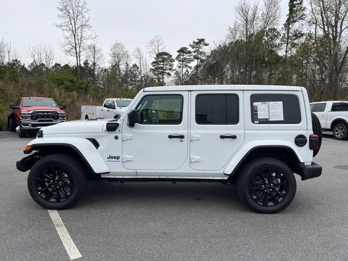 Used 2025 Jeep Wrangler Sahara w/ Safety Group image 8