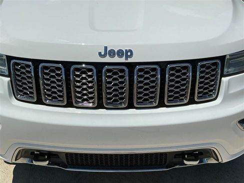Used 2018 Jeep Grand Cherokee Overland AWD/4WD image 12