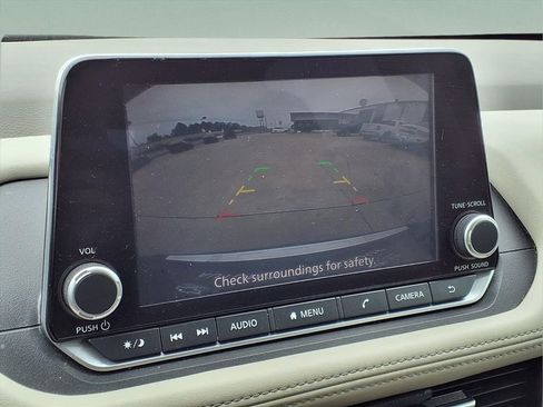 Used 2022 Nissan Rogue SV FWD image 11