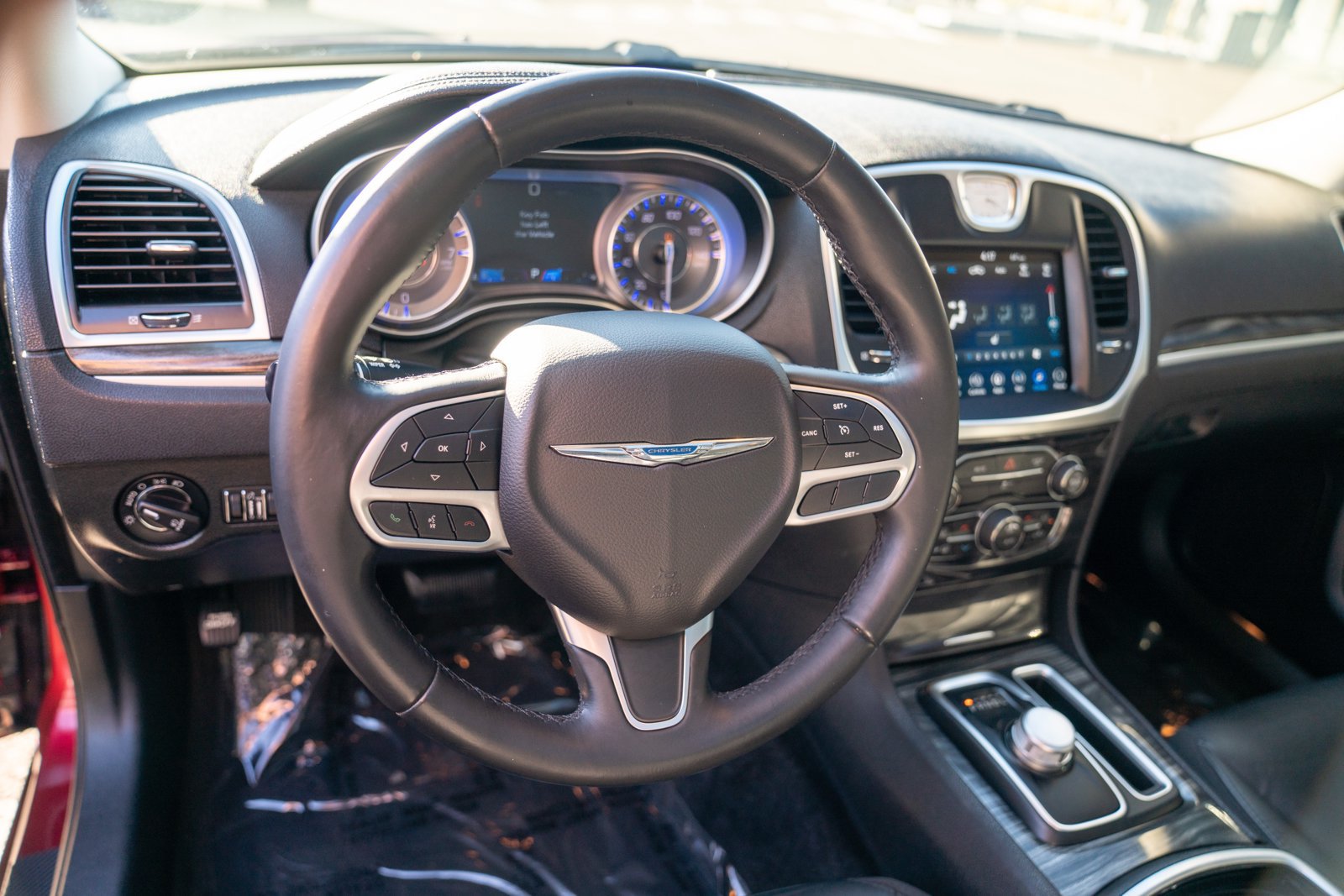 Used 2018 Chrysler 300 Touring L RWD image 11