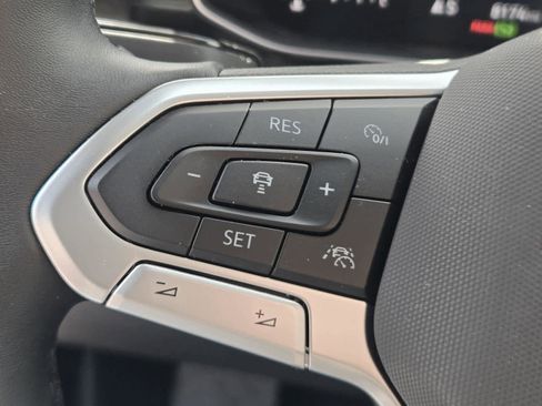 Certified 2025 Volkswagen Jetta SE w/ Sunroof Package image 31