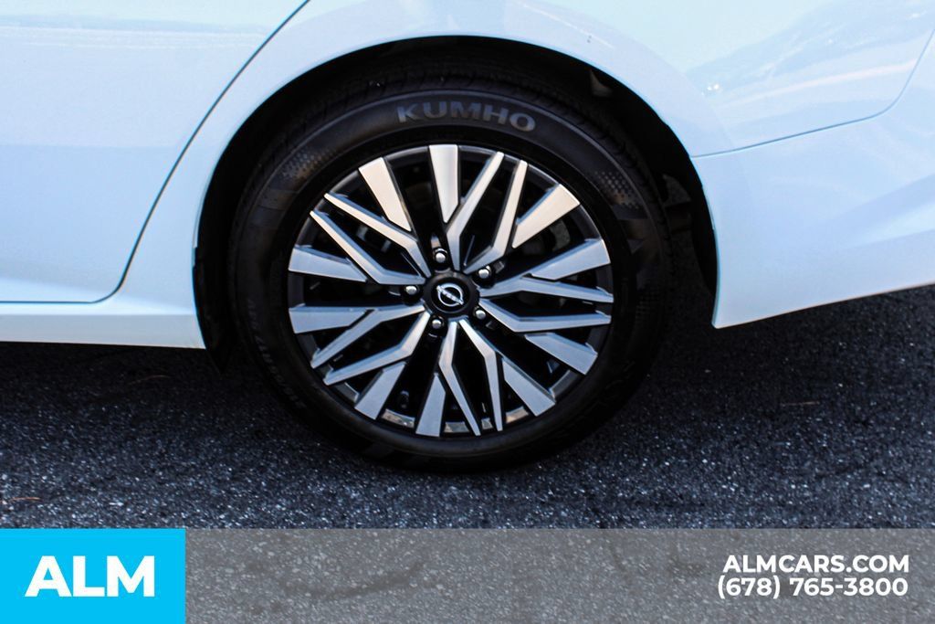Used 2025 Nissan Altima 2.5 SV FWD image 15