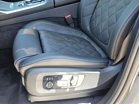 Used 2026 BMW X7 xDrive40i w/ Premium Package image 4