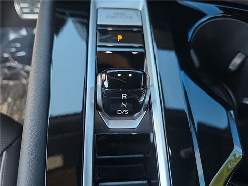 Used 2025 Volkswagen Atlas Cross Sport SEL Premium R-Line image 26