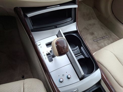 Used 2009 Toyota Avalon Limited image 25