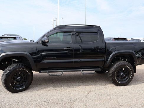 Used 2023 Toyota Tacoma TRD Off-Road w/ Technology Package AWD/4WD image 6