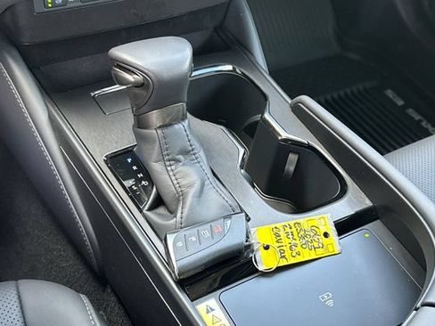 Used 2025 Lexus ES 350 w/ Premium Package FWD image 10