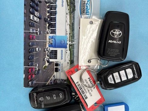 Used 2020 Toyota RAV4 XLE w/ All Weather Liner Package AWD/4WD image 4