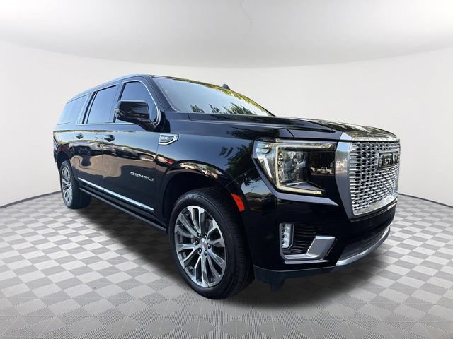 Used 2022 GMC Yukon XL Denali w/ Denali Premium Package AWD/4WD image 3