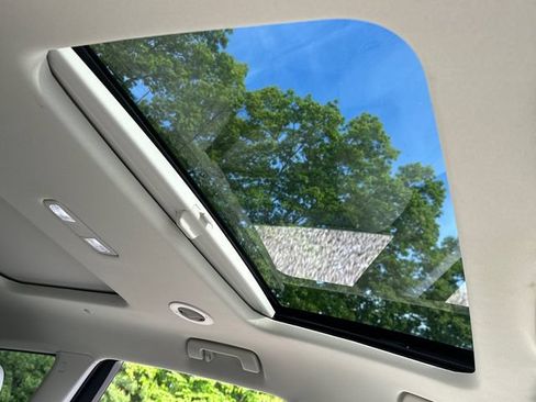 Certified 2023 Buick Enclave Essence w/ Experience Buick Package AWD/4WD image 18