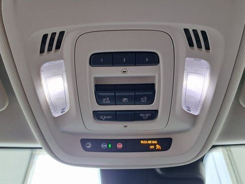 Used 2022 Buick Envision Avenir w/ Technology Package II image 19