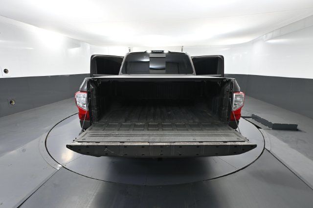 Used 2018 Nissan Titan SV AWD/4WD image 29