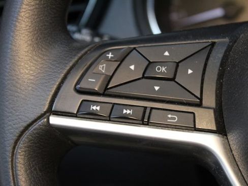 Used 2019 Nissan Rogue SV AWD/4WD image 18