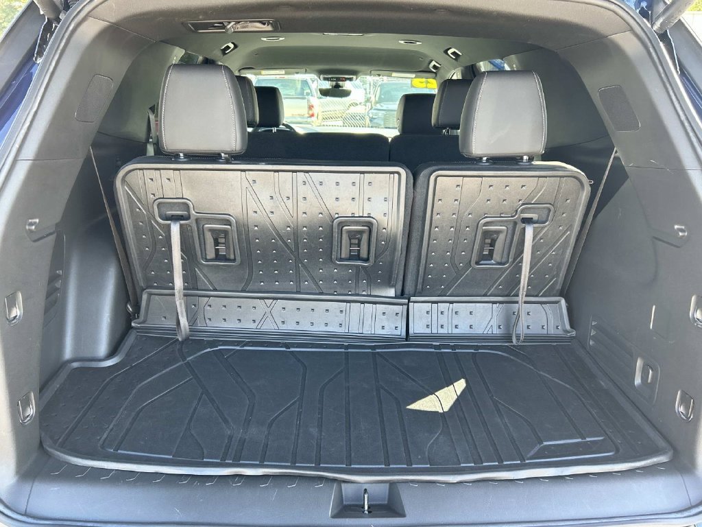 Used 2023 Chevrolet Traverse LT w/ LT Premium Package AWD/4WD image 11
