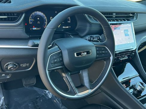 New 2025 Jeep Grand Cherokee Limited w/ Trailer Tow Package image 10