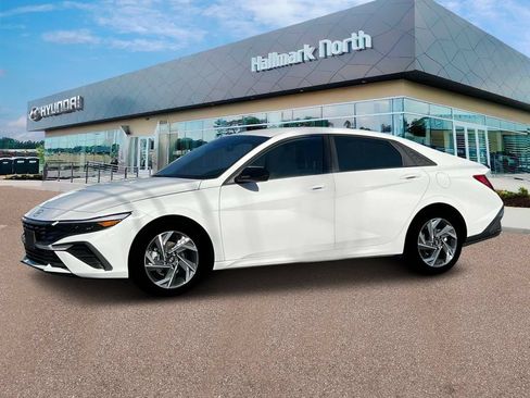 Used 2025 Hyundai Elantra Sport FWD image 2