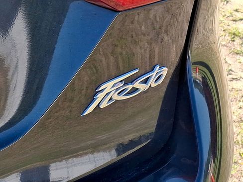 Used 2015 Ford Fiesta SE FWD image 4