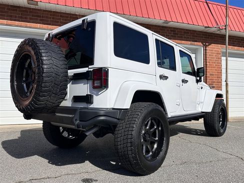 Used 2017 Jeep Wrangler Unlimited Sahara image 25