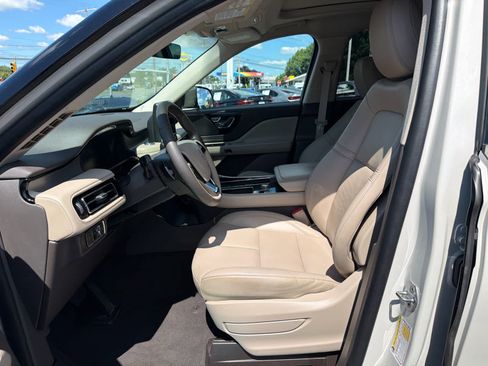 Used 2022 Lincoln Aviator AWD w/ Premium Package image 10